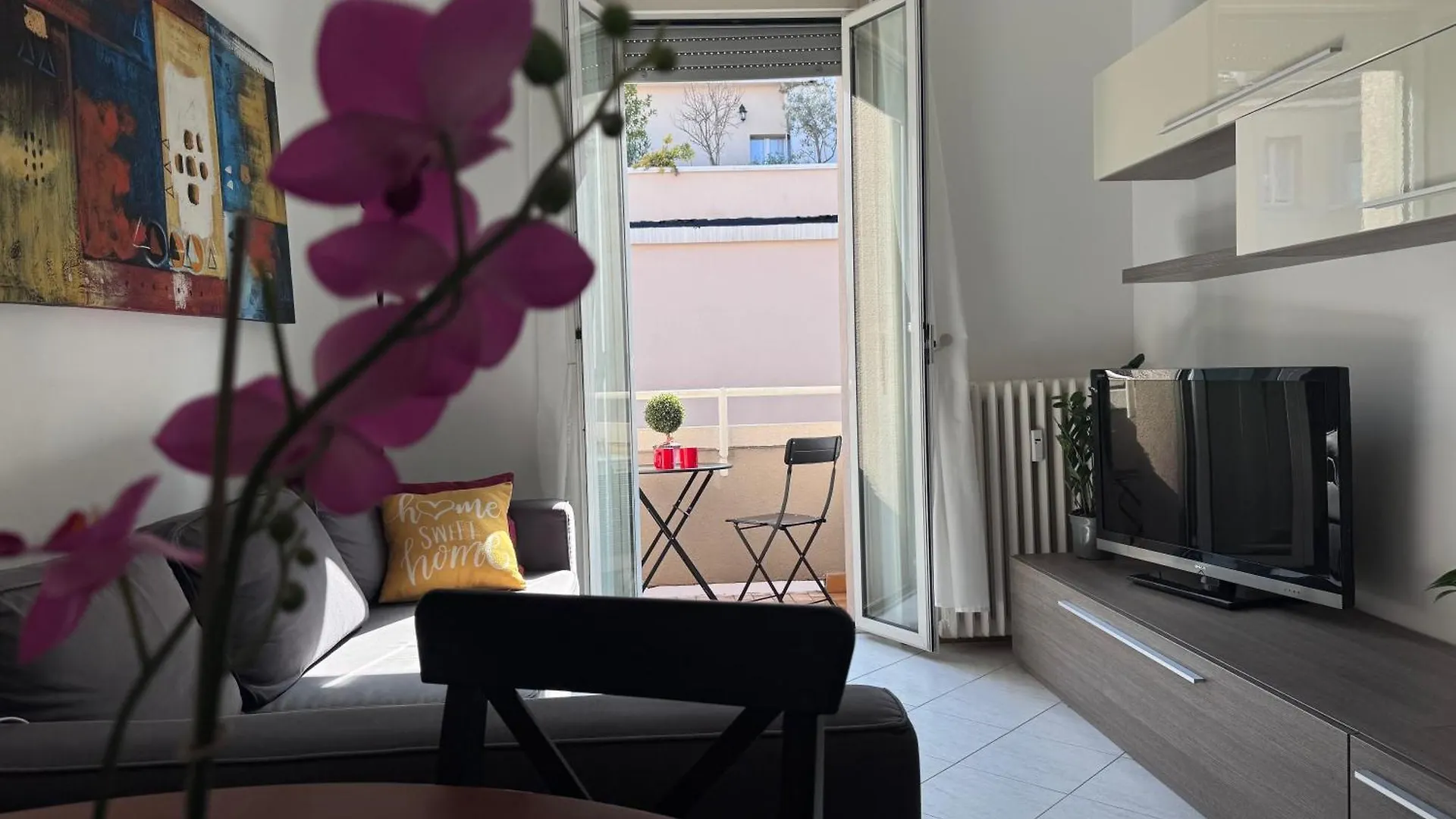 Bright Apartment With Balcony In Corso Xxii Marzo Milan 0*,  Italie