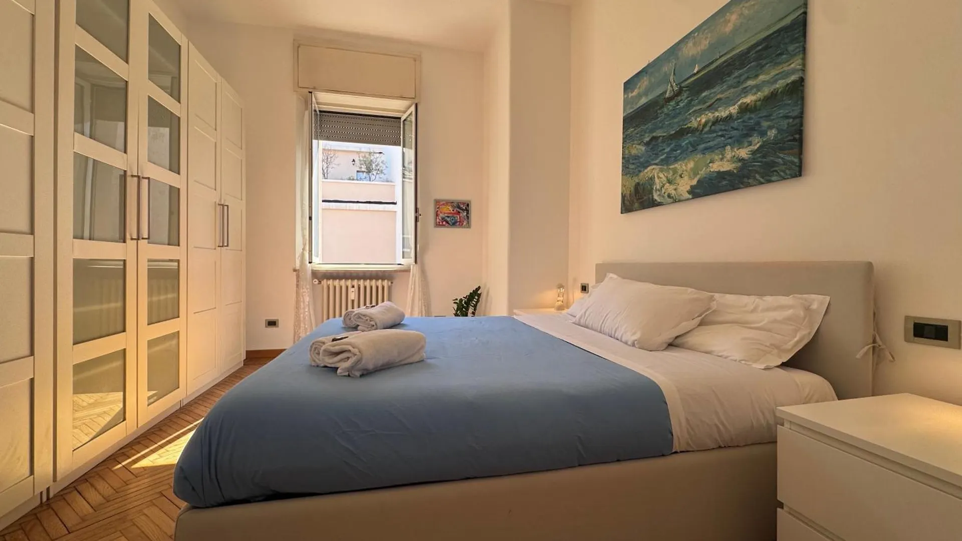 Bright Apartment With Balcony In Corso Xxii Marzo Milan