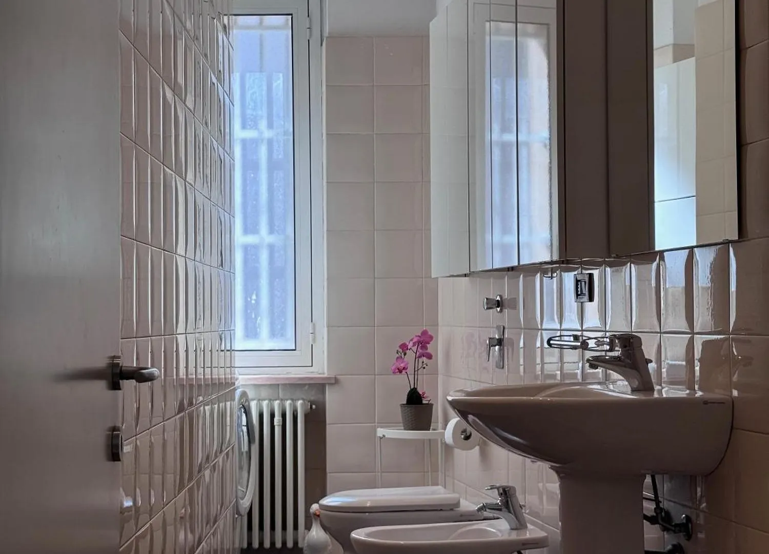 Bright Apartment With Balcony In Corso Xxii Marzo Milan